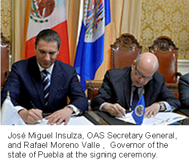 José Miguel Insulza, OAS Secretary General, and Rafael Moreno Valle ,  Governor of the state of Puebla at the signing ceremony.
