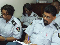 El Relator Rodrigo Escobar Gil inspecciona las celdas en la Crcel de Santa Boma, durante la visita a Suriname en mayo de 2011