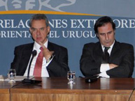 Rapporteur Rodrigo Escobar Gil gives a conference on the rights of persons deprived of liberty at the Ministry of Foreign Affairs of Uruguay during the visit in July 2011