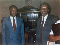 Comisionado Patrick L. Robinson con el Ministro de Relaciones Exteriores, Cnel. Herard Abraham