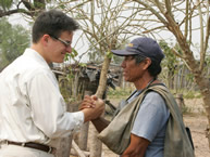 The Rapporteur on the Rights of Indigenous Peoples, Paolo Carozza, with a member of the Yakye Axa community